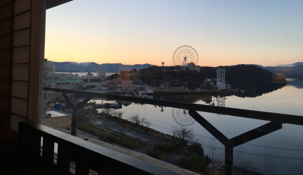 星野リゾート界 遠州で一人旅中に客室内から撮影したレイクビューの写真
