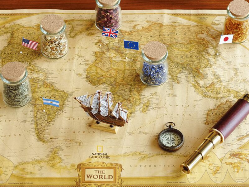 界 アンジンのフレーバーティーサービス。三浦按針の航海ルートに沿った世界各地の茶葉を地図上に展示。
