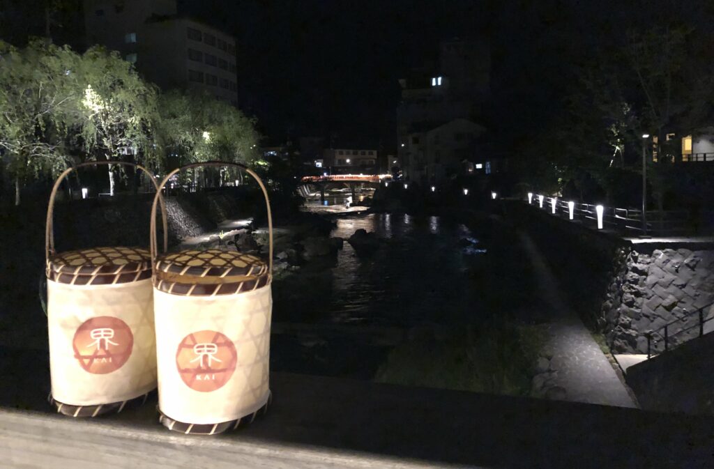 星野リゾート界長門で母との親子旅中に撮影した夜の温泉街散歩の写真