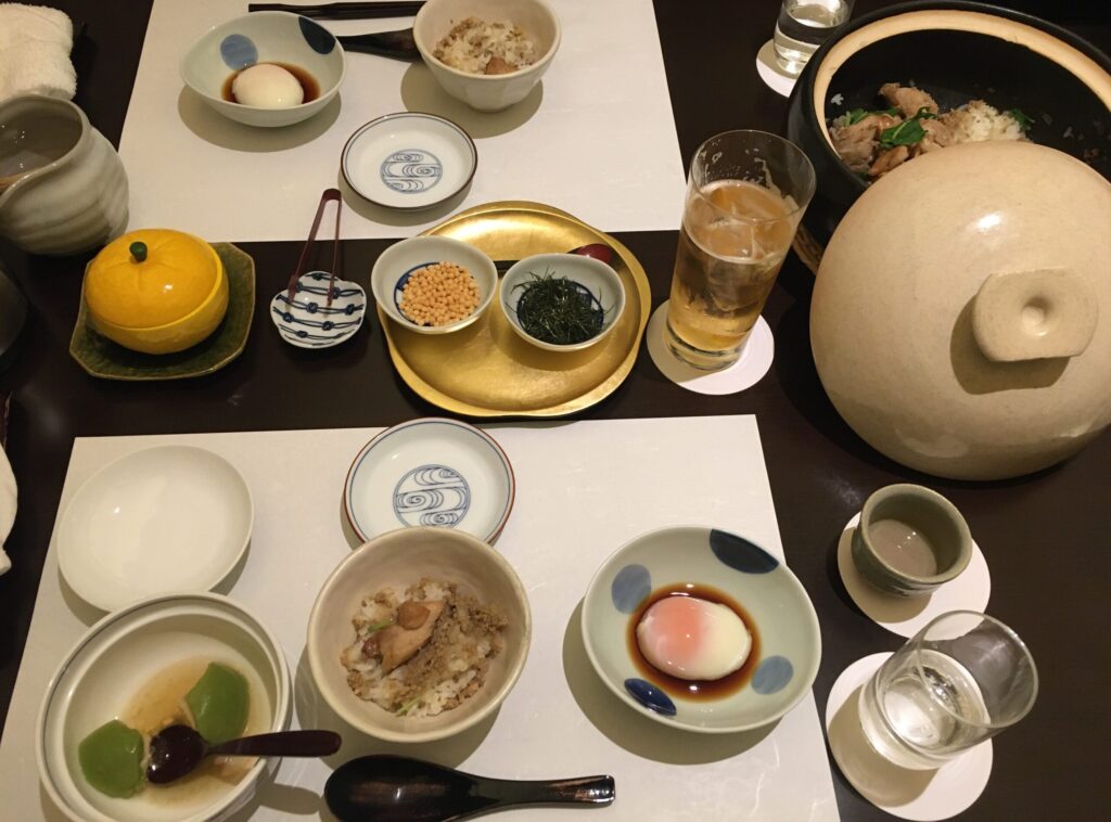 星野リゾート界長門で母との親子旅中に撮影した夕食土鍋ご飯の写真